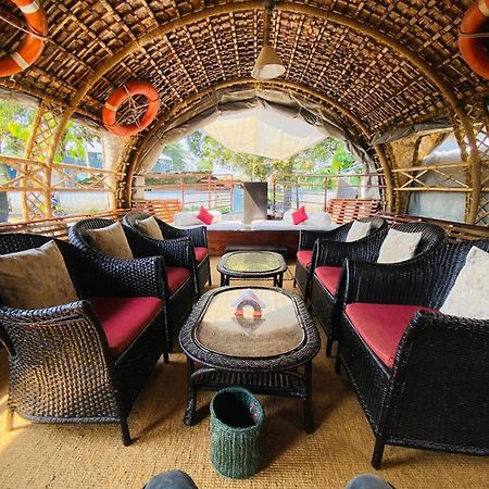 Marvel Cruise Hotel Alappuzha Ngoại thất bức ảnh