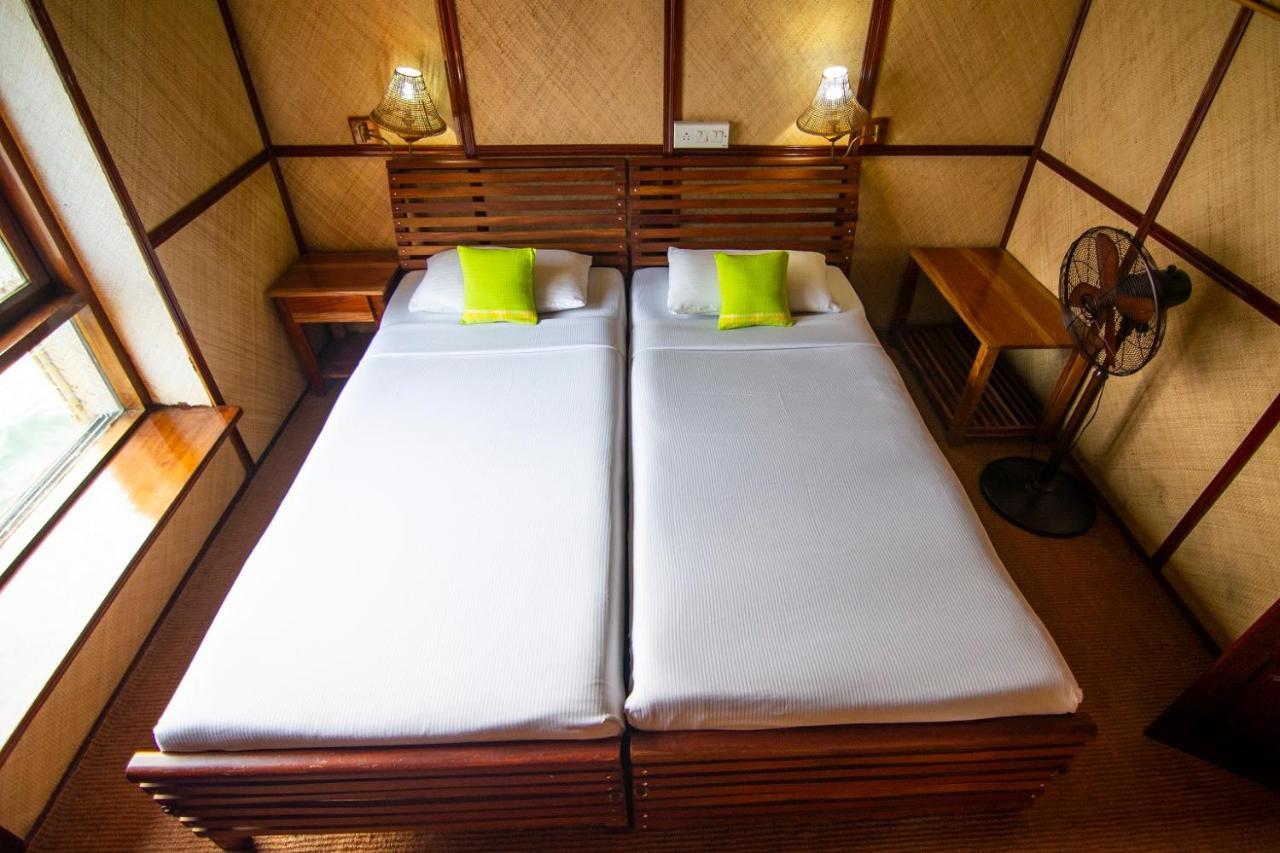 Marvel Cruise Hotel Alappuzha Ngoại thất bức ảnh