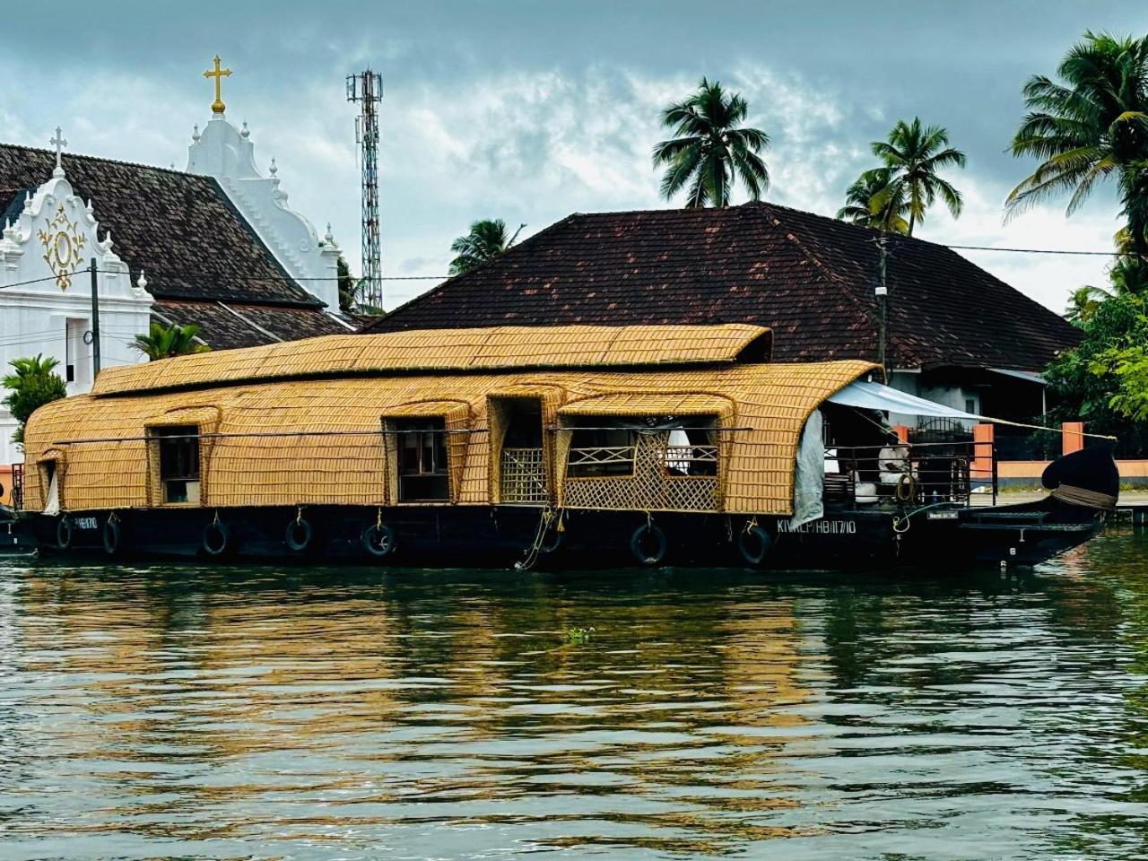 Marvel Cruise Hotel Alappuzha Ngoại thất bức ảnh