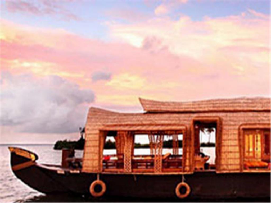 Marvel Cruise Hotel Alappuzha Ngoại thất bức ảnh