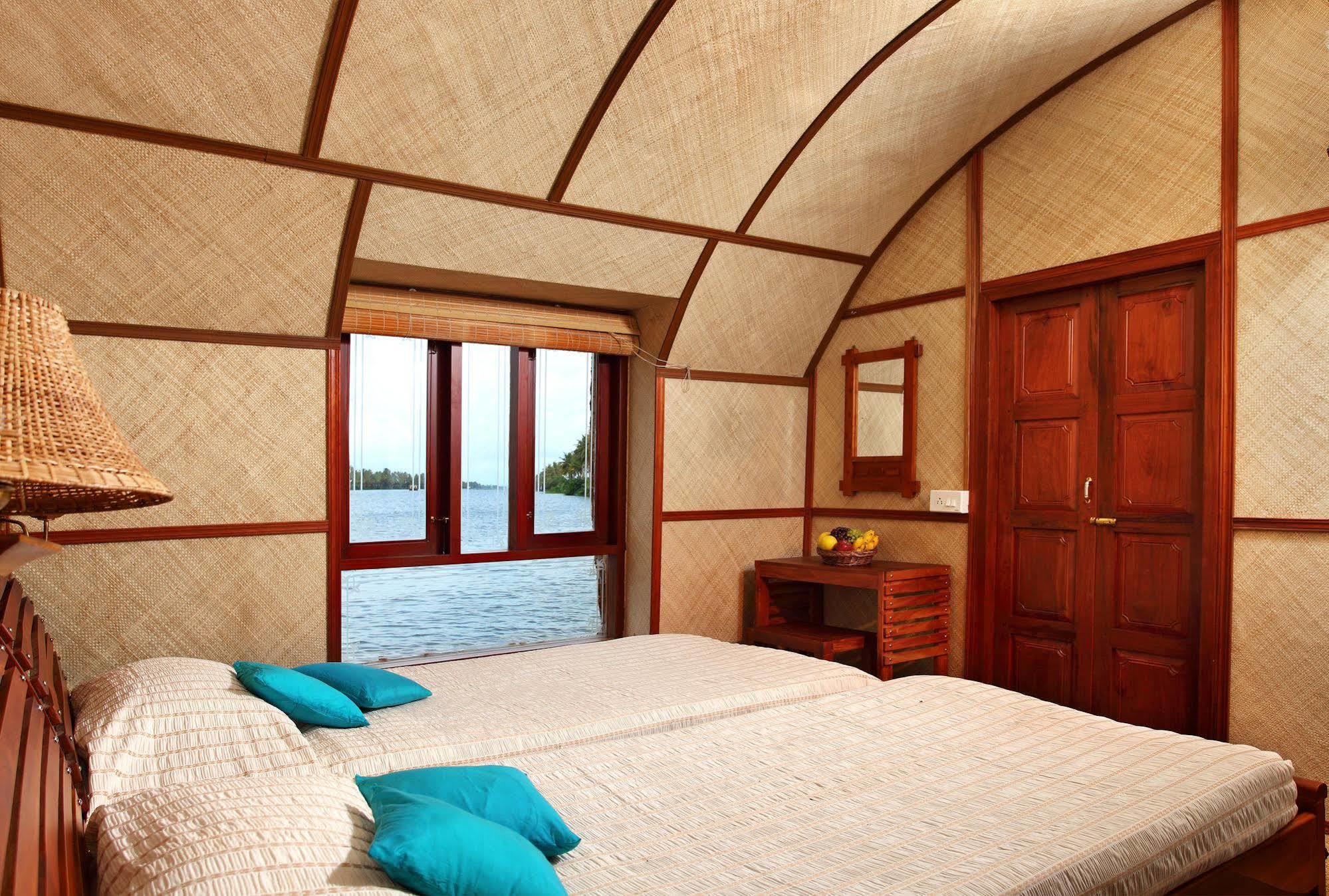 Marvel Cruise Hotel Alappuzha Ngoại thất bức ảnh