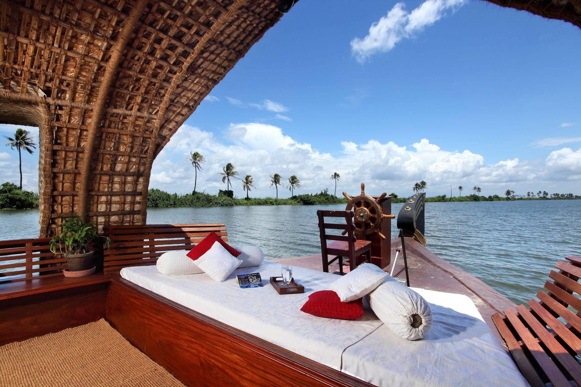 Marvel Cruise Hotel Alappuzha Ngoại thất bức ảnh