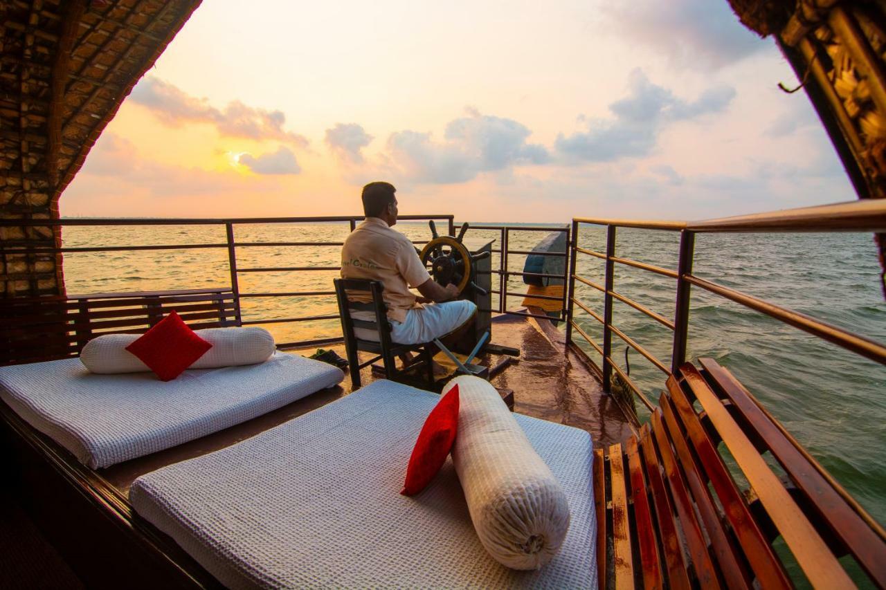 Marvel Cruise Hotel Alappuzha Ngoại thất bức ảnh