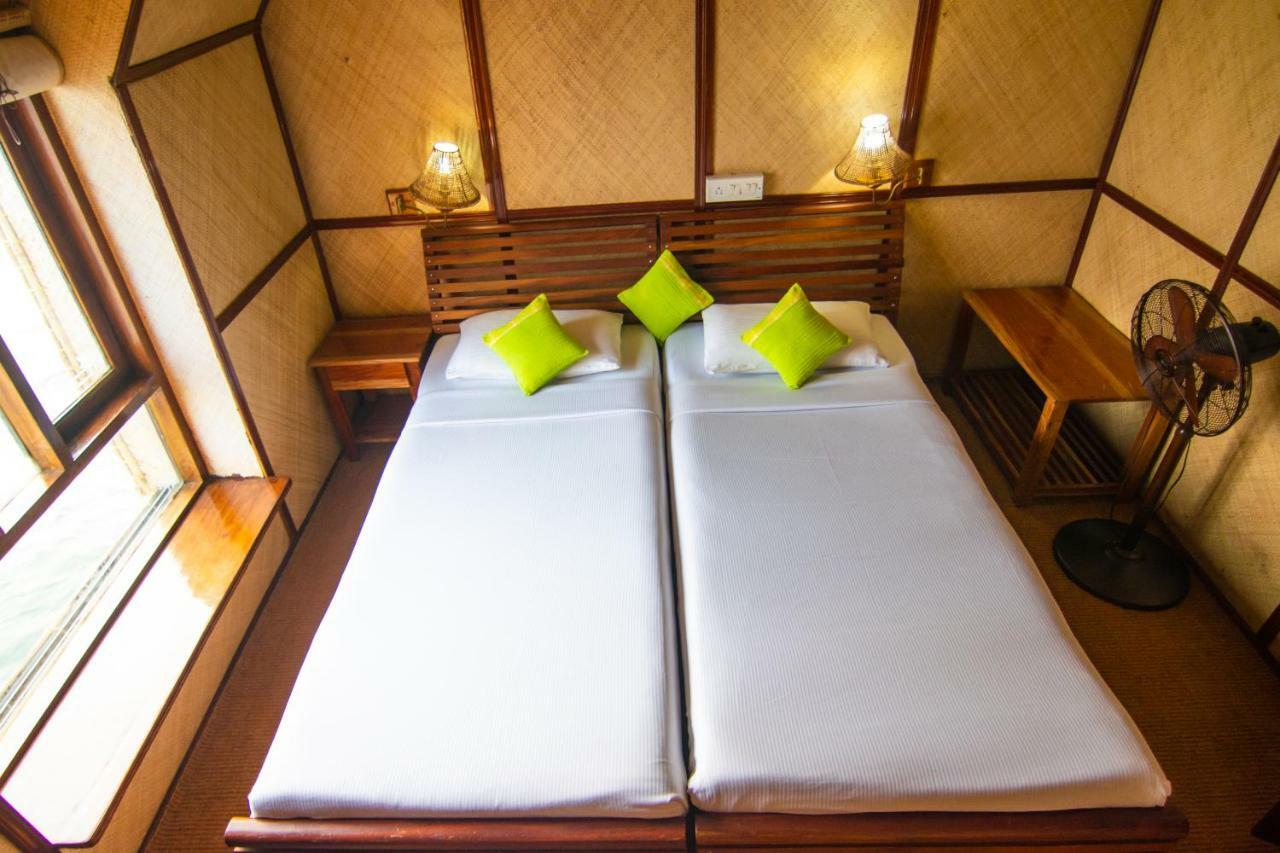 Marvel Cruise Hotel Alappuzha Ngoại thất bức ảnh