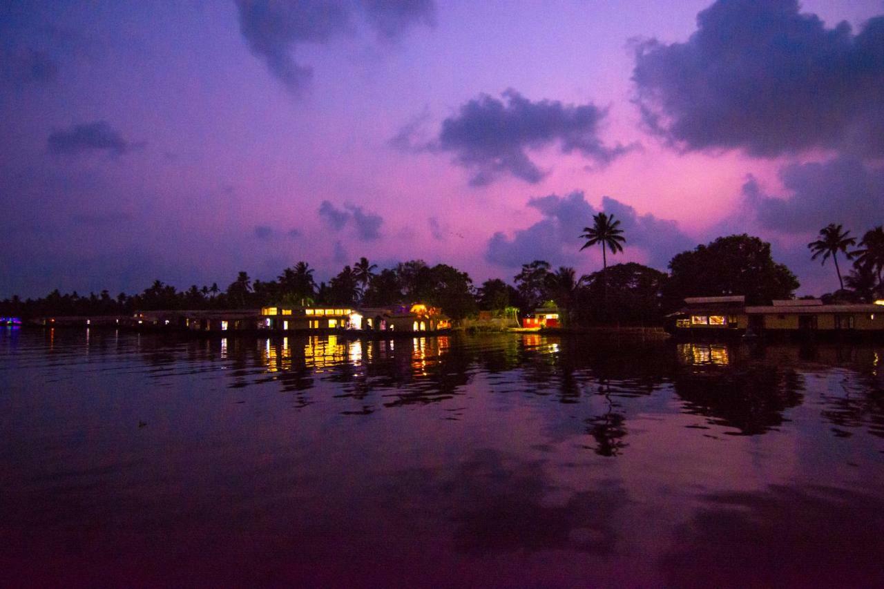 Marvel Cruise Hotel Alappuzha Ngoại thất bức ảnh
