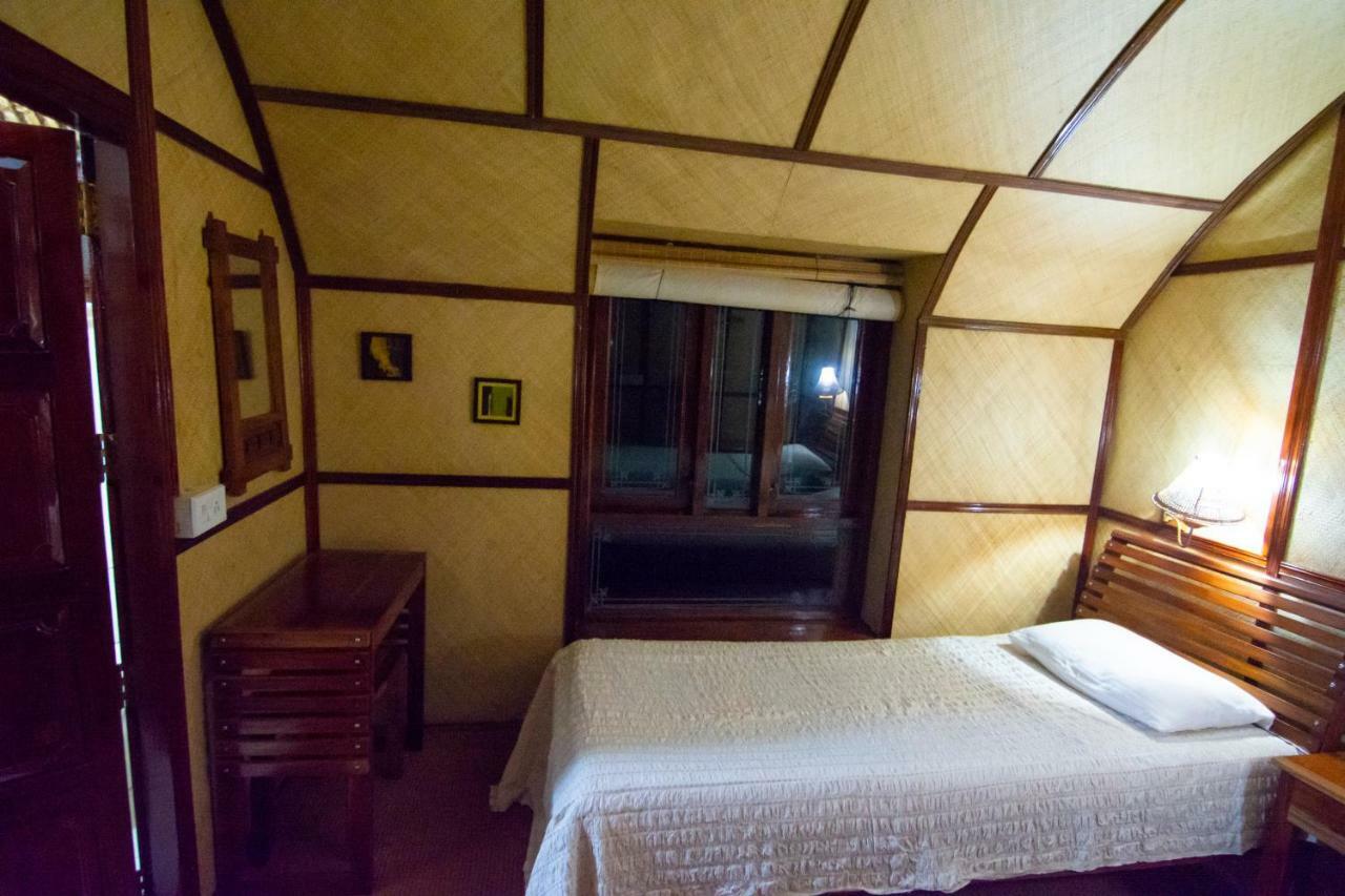 Marvel Cruise Hotel Alappuzha Ngoại thất bức ảnh