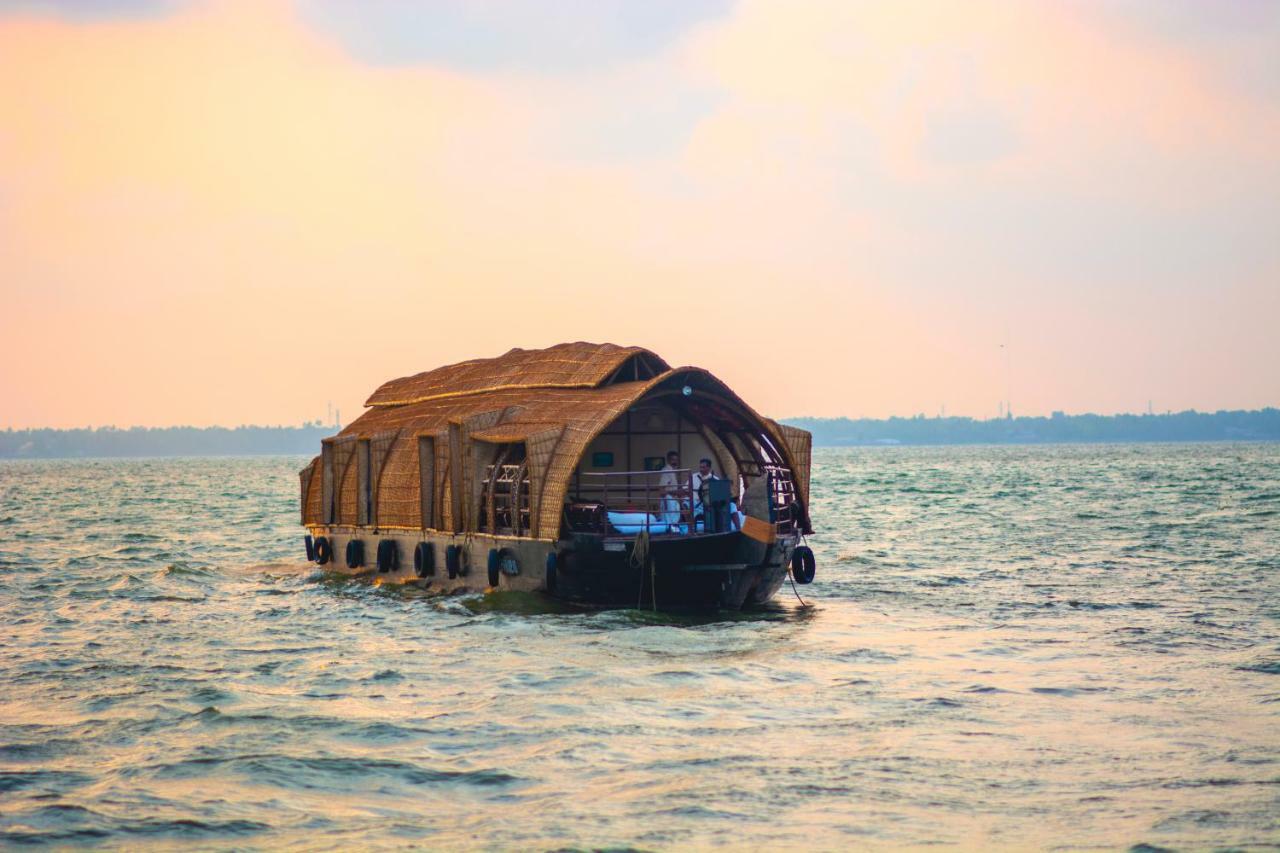 Marvel Cruise Hotel Alappuzha Ngoại thất bức ảnh