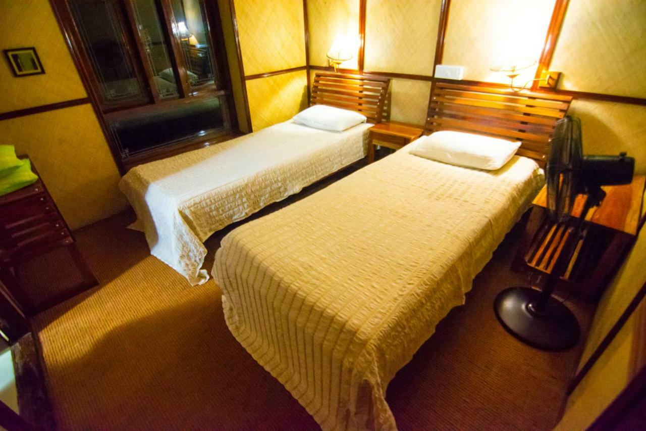 Marvel Cruise Hotel Alappuzha Ngoại thất bức ảnh