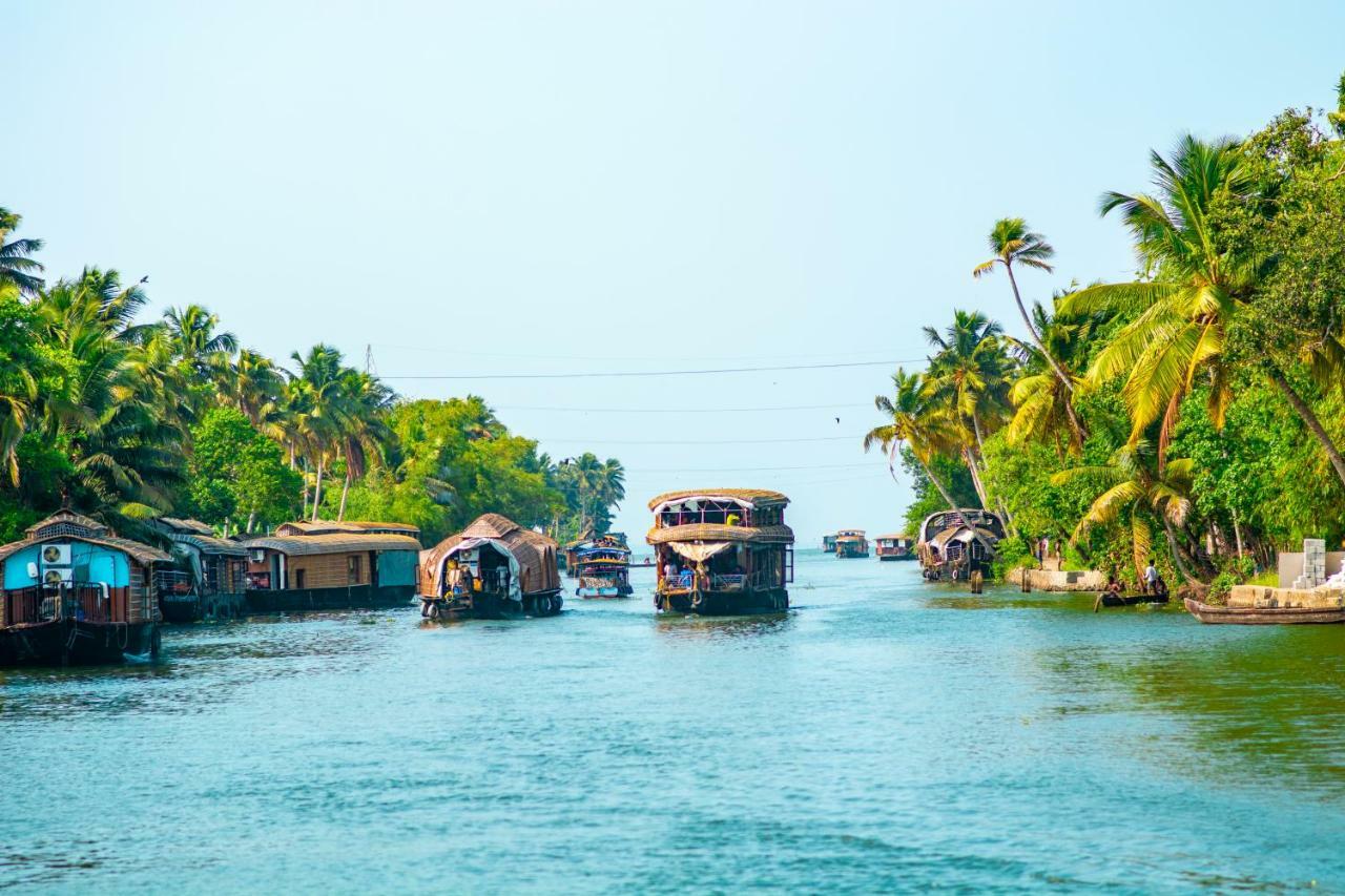 Marvel Cruise Hotel Alappuzha Ngoại thất bức ảnh