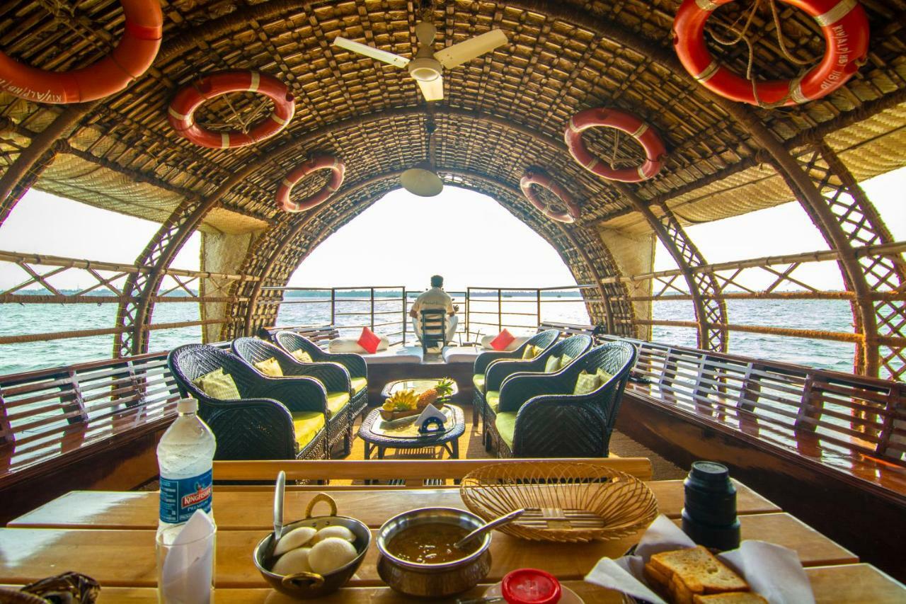 Marvel Cruise Hotel Alappuzha Ngoại thất bức ảnh