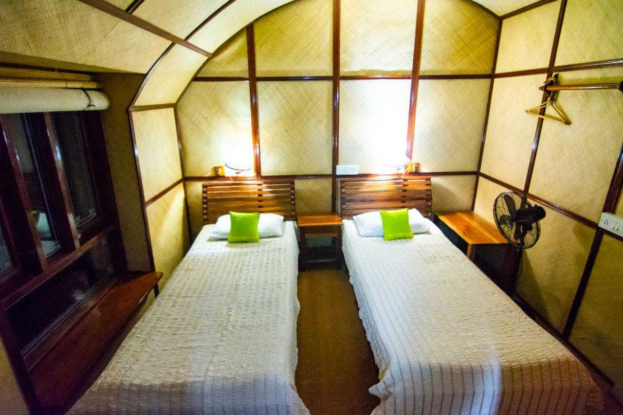 Marvel Cruise Hotel Alappuzha Ngoại thất bức ảnh