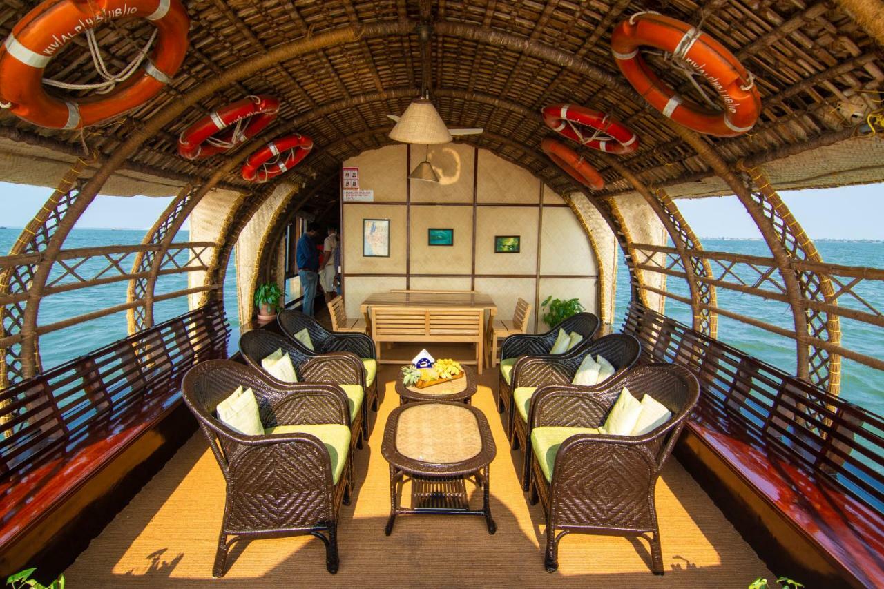 Marvel Cruise Hotel Alappuzha Ngoại thất bức ảnh